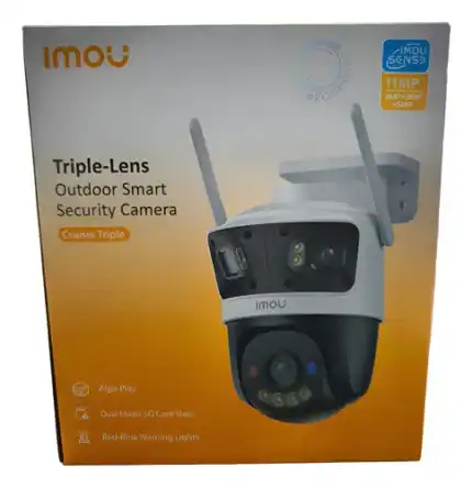 Cámara de seguridad exterior Imou con triple lente y conectividad Wi-Fi para vigilancia en Medellí.